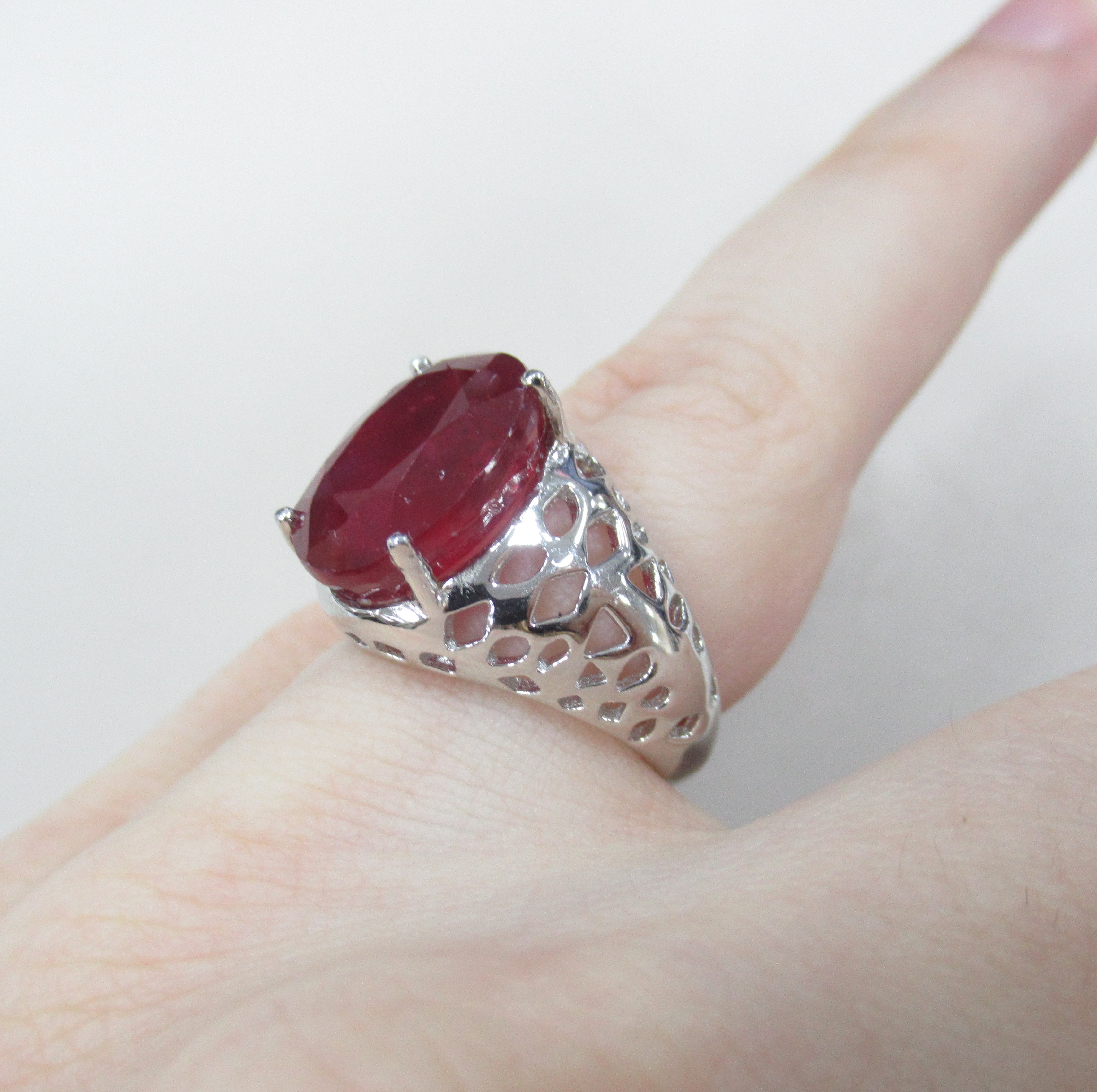 Серебряное кольцо с рубином